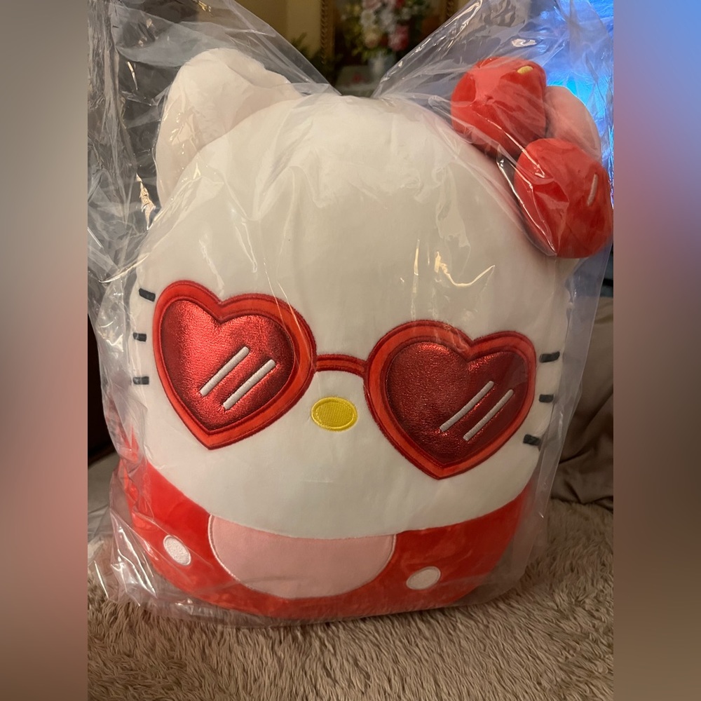 BN factory sealed Squishmallows Sanrio 14 in Hello Kitty Red with Heart Glasses - Picture 4 of 8